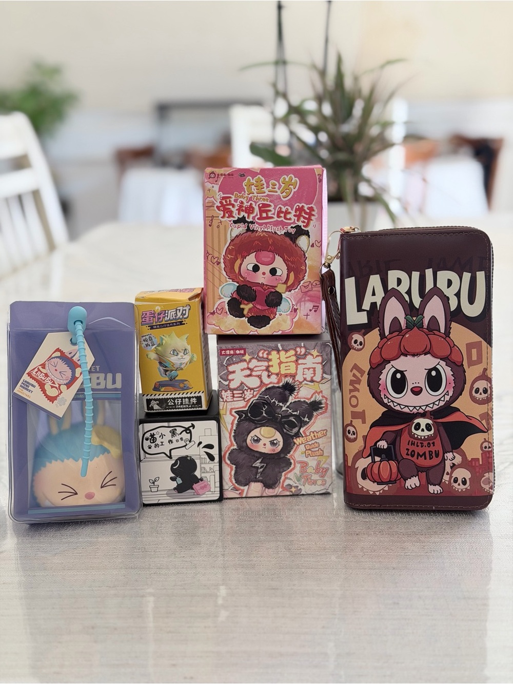 Labubu bundle with 4blind boxes - Picture 1 of 5